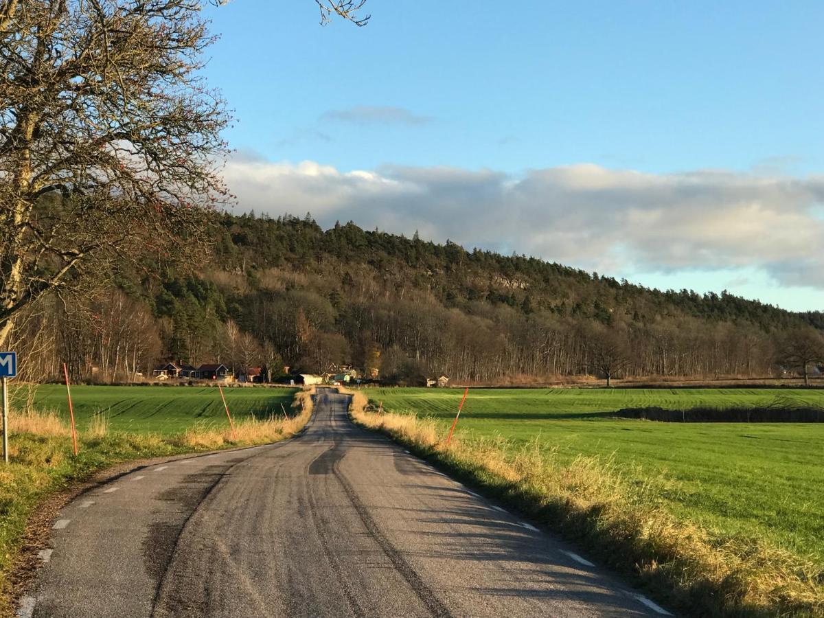 Hunnebergs Gard Hostel & Camping Vargon Exteriör bild