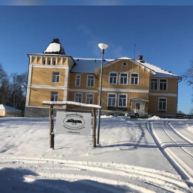 Hunnebergs Gard Hostel & Camping Vargon Exteriör bild